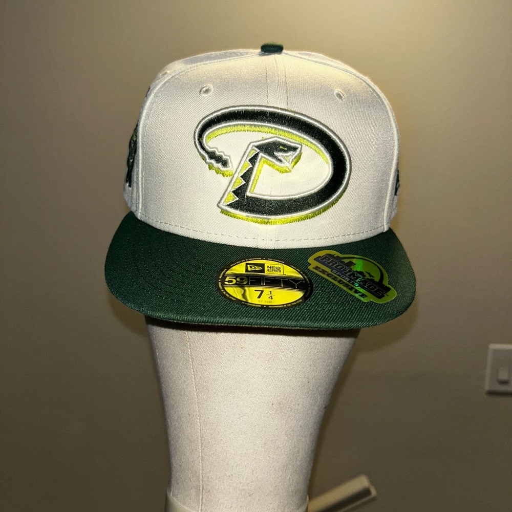 Cream and green Arizona diamond backs 59Fifty size 7 1/4 never worn